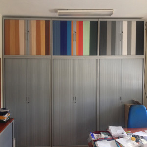 Armário portas correr persiana para ver as cores da persiana