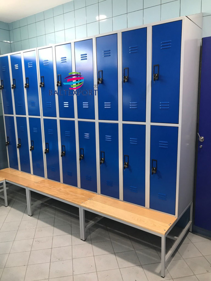 Vestiario com banco balneario reguas madeira pinho_