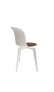 Cadeira Épica, fixa, casco e estrutura fabricada em tecno polímero, com painel do assento com estofo BEP.200